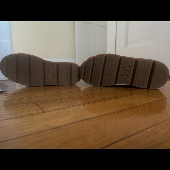 Puma X Fenty By Rihanna Cleated
Creeper Lace Up Suede Yellow Sz 9.5 - Picture 12 of 16